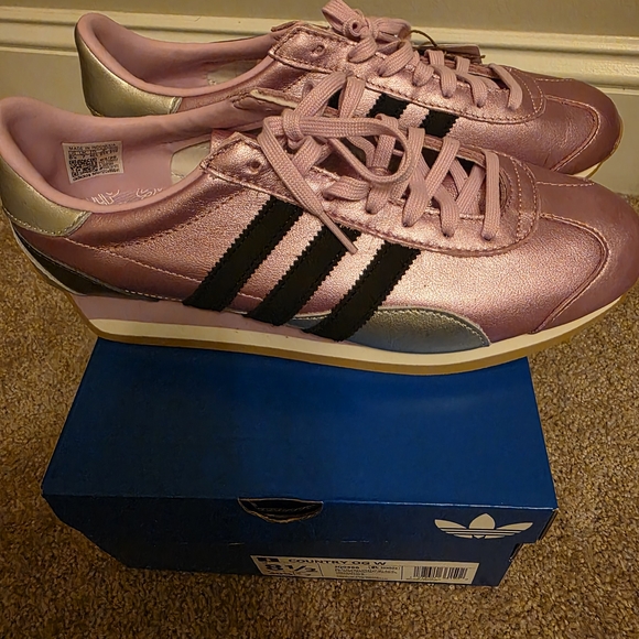 Adidas Country OG Metallic Sneakers, Basically New! - Picture 2 of 7